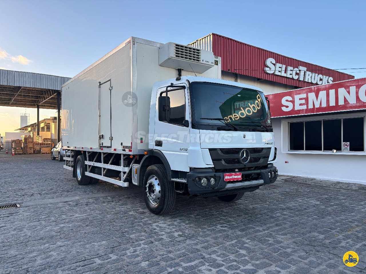 CAMINHAO MERCEDES-BENZ MB 1719 Baú Térmico Toco 4x2 SelecTrucks - Jaboatão dos Guararapes JABOATAO DOS GUARARAPES PERNAMBUCO PE
